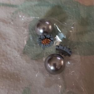 💣$5 OR BUNDLE FOR LESS!!~SILVER-GRAY EARRINGS ~💣